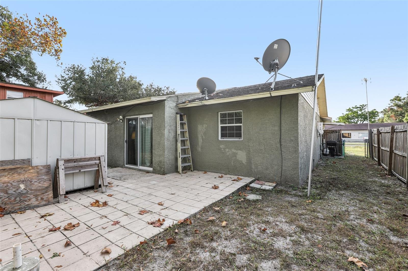 Listing photo id 23 for 5575 58th Street N