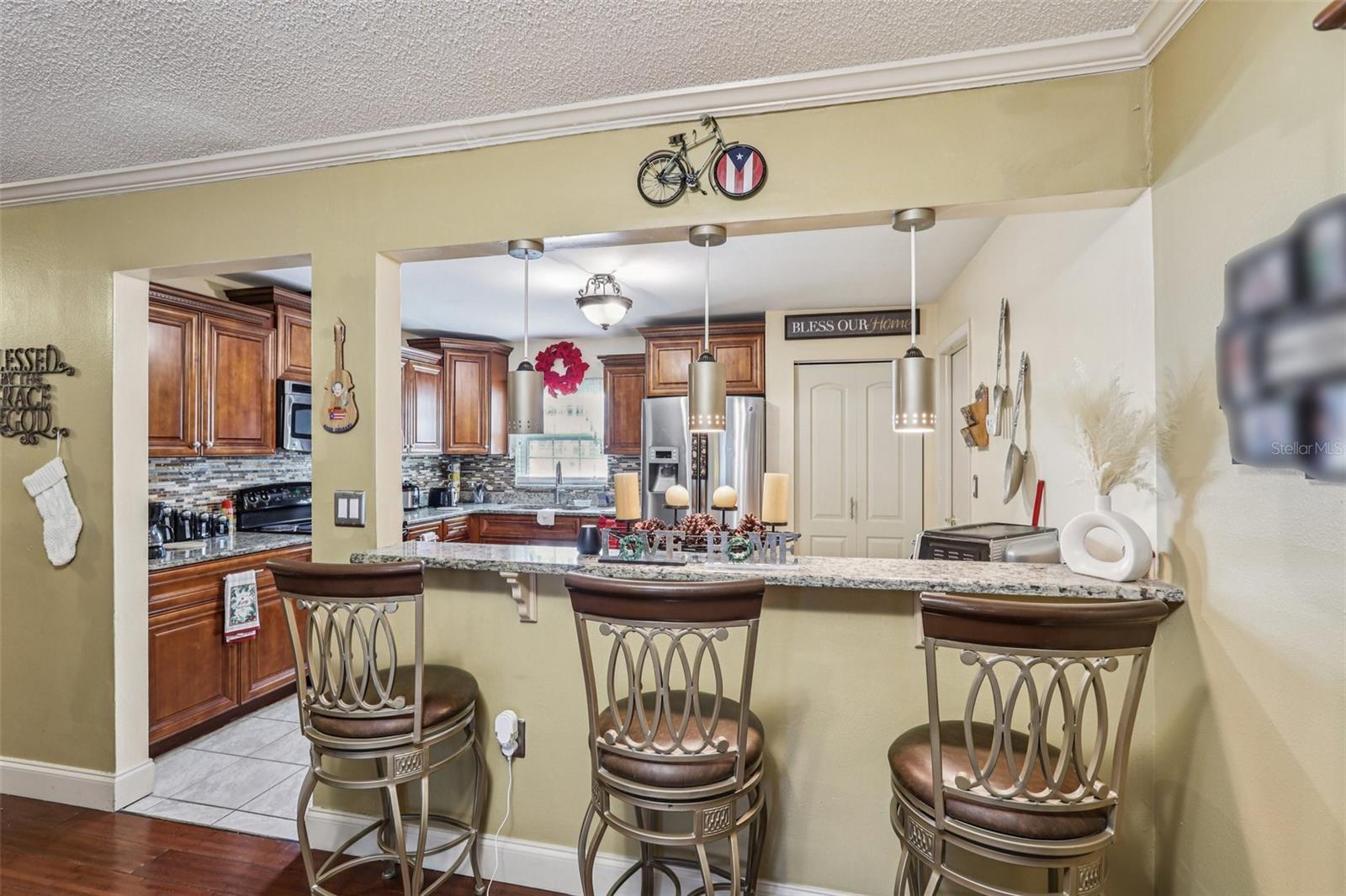 Listing photo id 7 for 5575 58th Street N