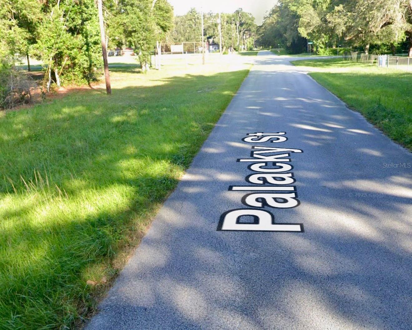 Listing photo id 9 for 16280 Palacky Street