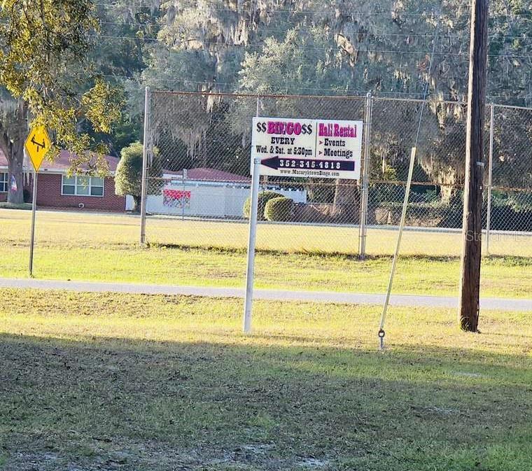 Listing photo id 3 for 16280 Palacky Street