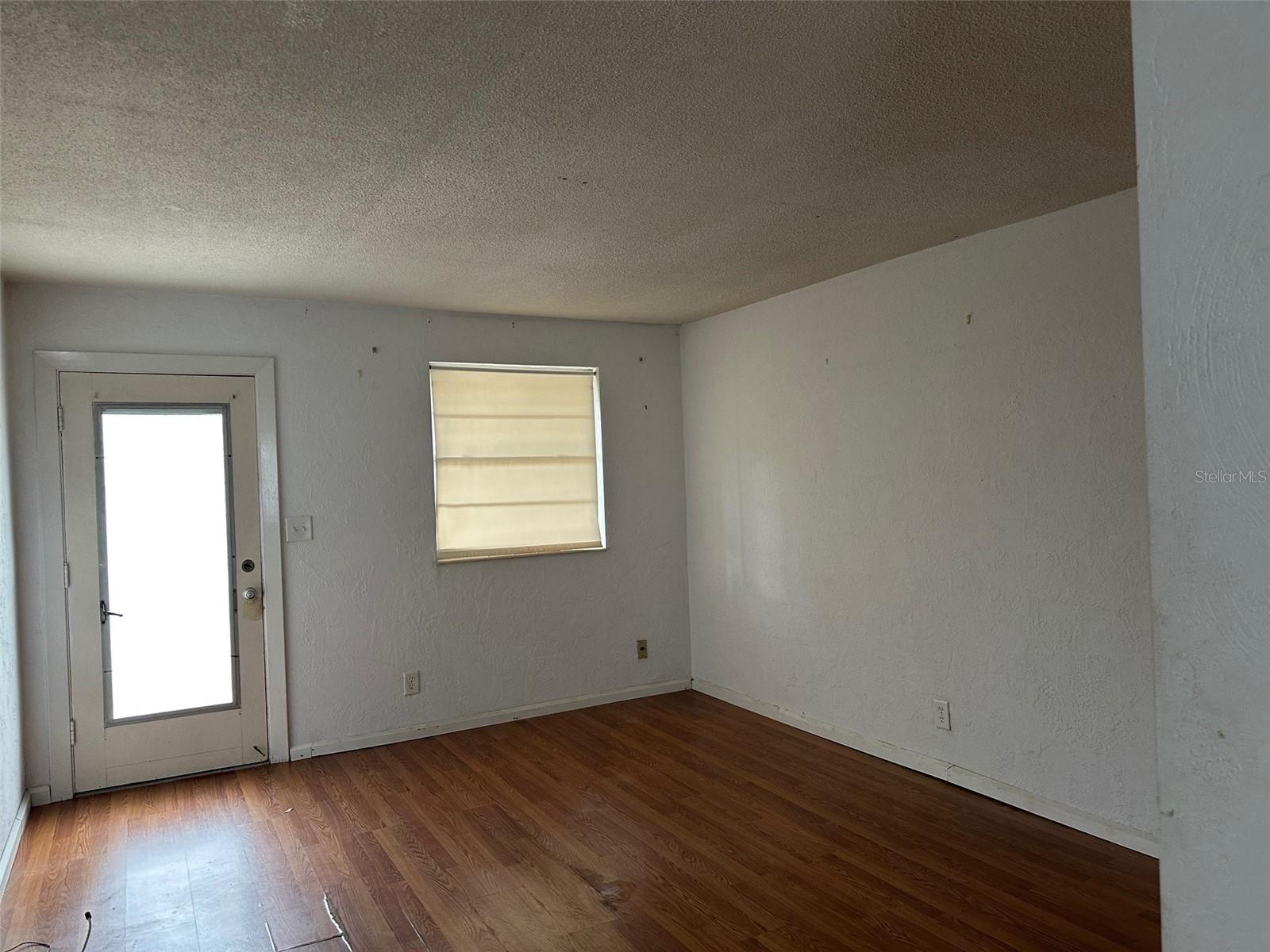 Image 3 of 8 For 527 9th Avenue N 14