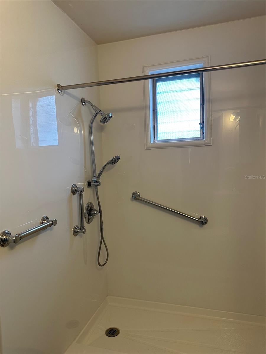 Image 6 of 8 For 527 9th Avenue N 14