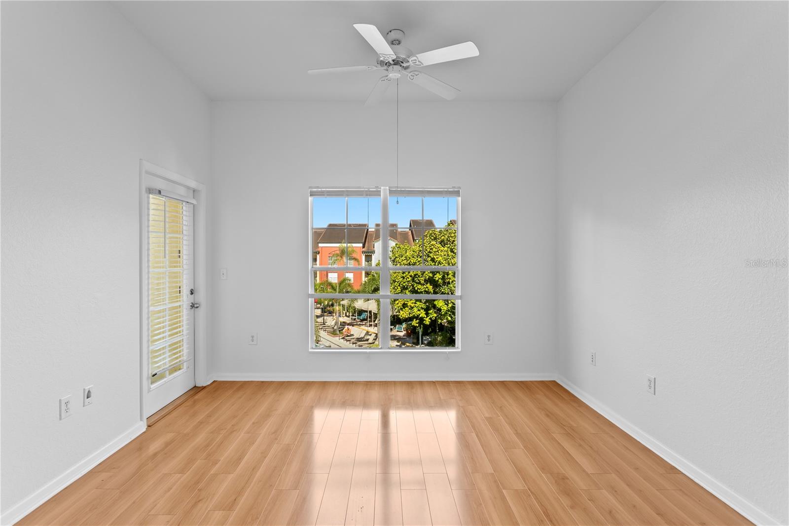 Image 11 of 40 For 2421 Horatio  835