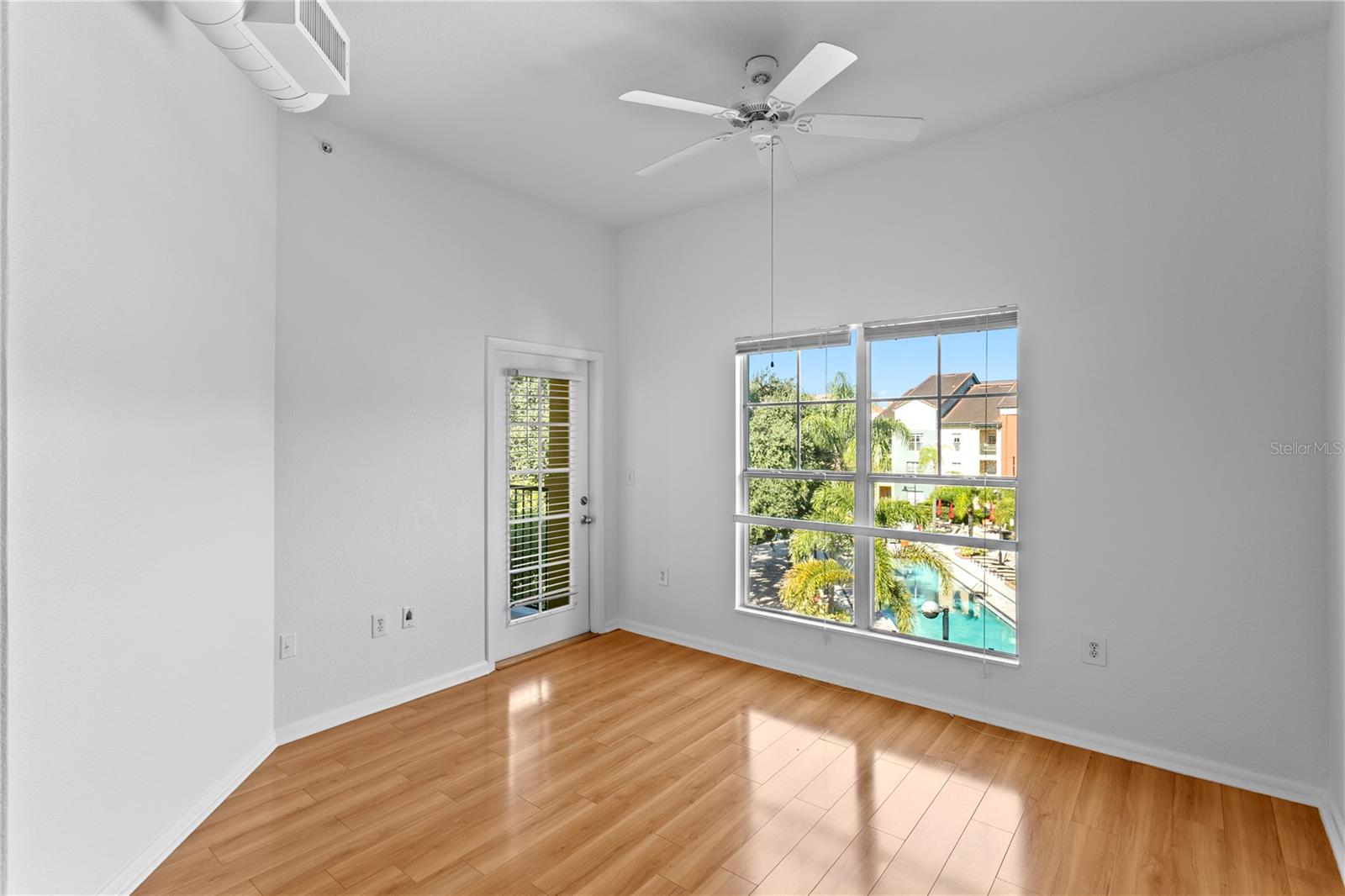 Image 13 of 40 For 2421 Horatio  835