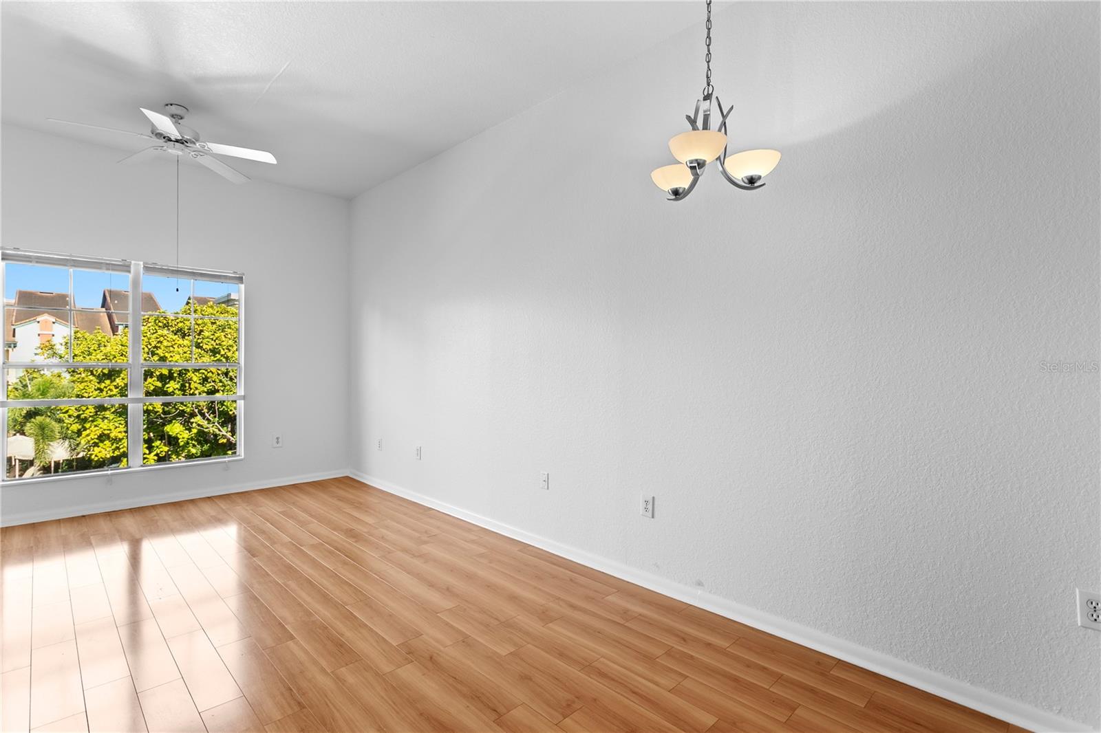 Image 17 of 40 For 2421 Horatio  835