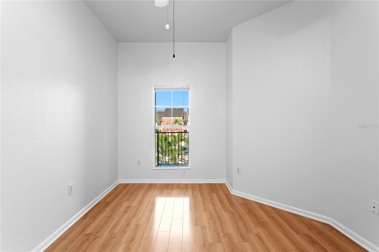 Image 21 of 40 For 2421 Horatio  835