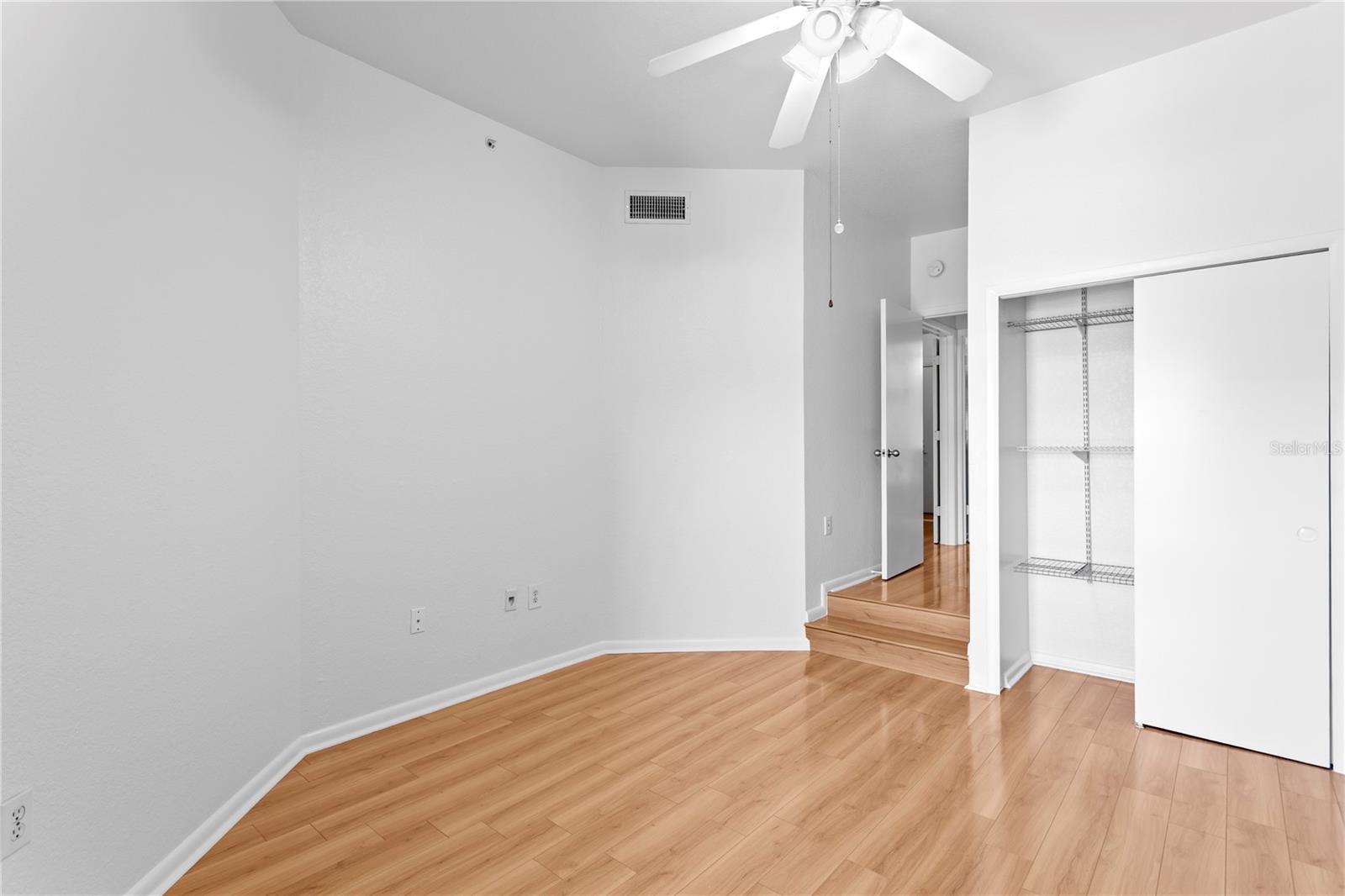 Image 23 of 40 For 2421 Horatio  835