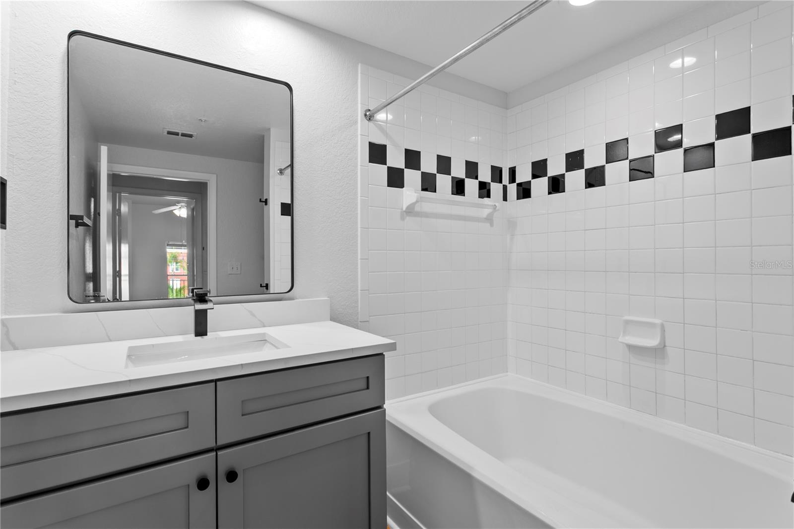 Image 27 of 40 For 2421 Horatio  835