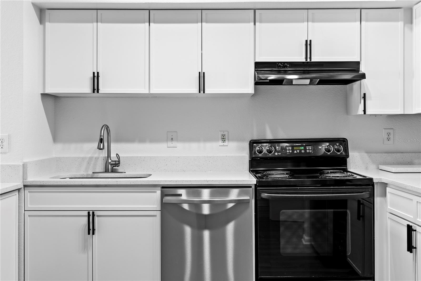 Image 5 of 40 For 2421 Horatio  835