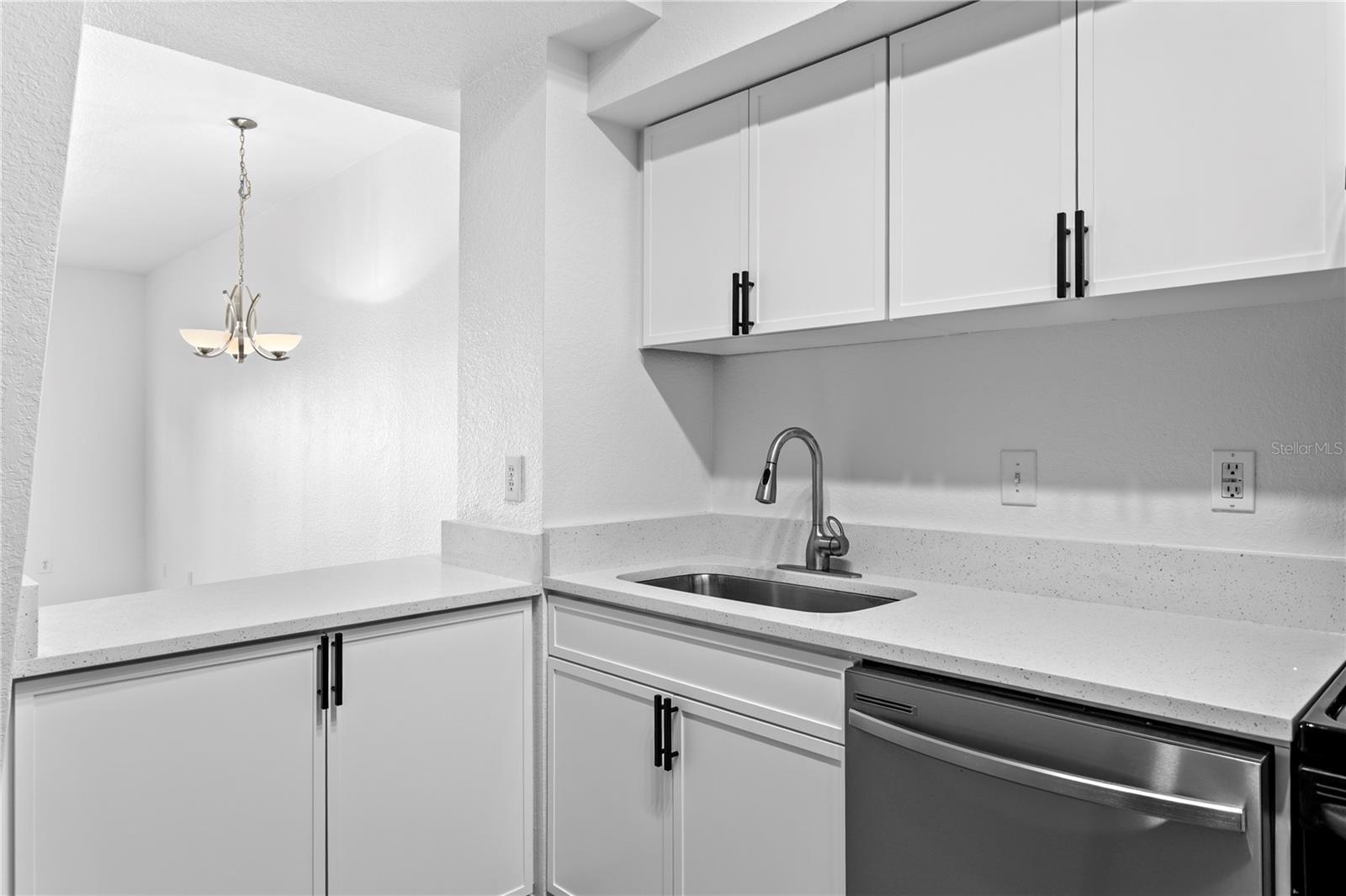 Image 8 of 40 For 2421 Horatio  835