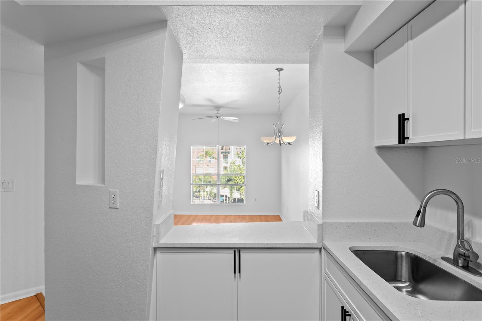 Image 9 of 40 For 2421 Horatio  835