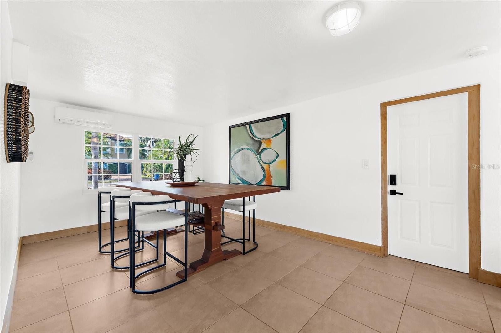 Image 16 of 78 For 628 Mayo Street