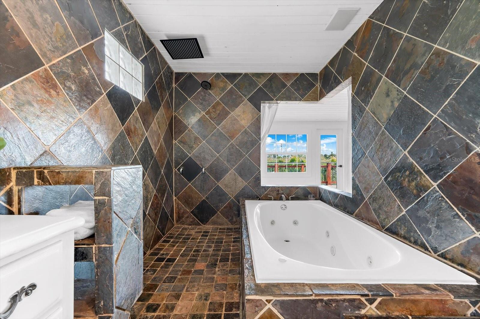 Image 28 of 78 For 628 Mayo Street