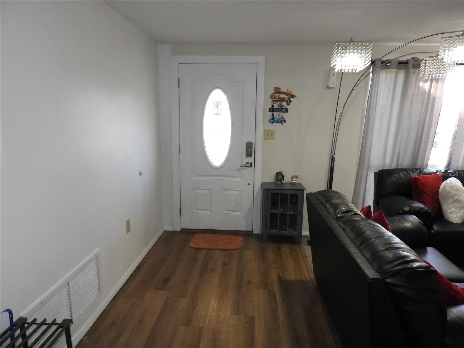 Listing photo id 9 for 1324 Viking Drive