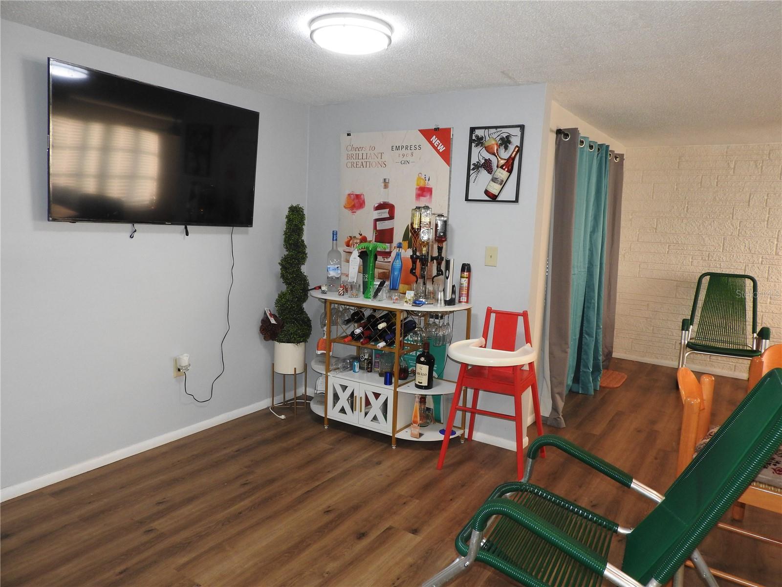 Listing photo id 16 for 1324 Viking Drive