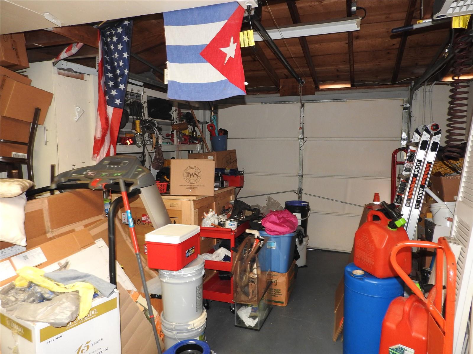 Listing photo id 30 for 1324 Viking Drive