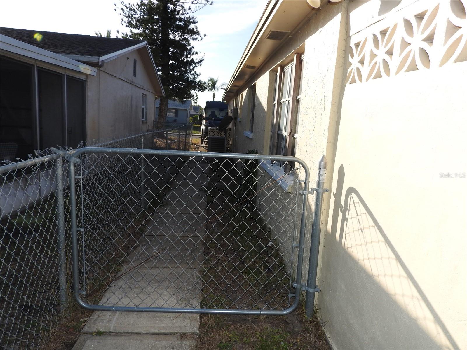 Listing photo id 4 for 1324 Viking Drive