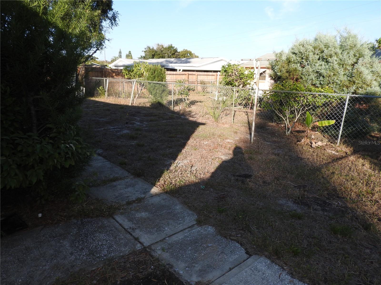 Listing photo id 5 for 1324 Viking Drive