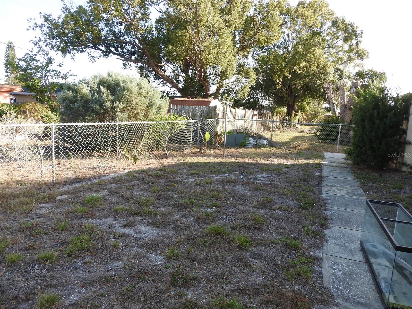 Listing photo id 6 for 1324 Viking Drive