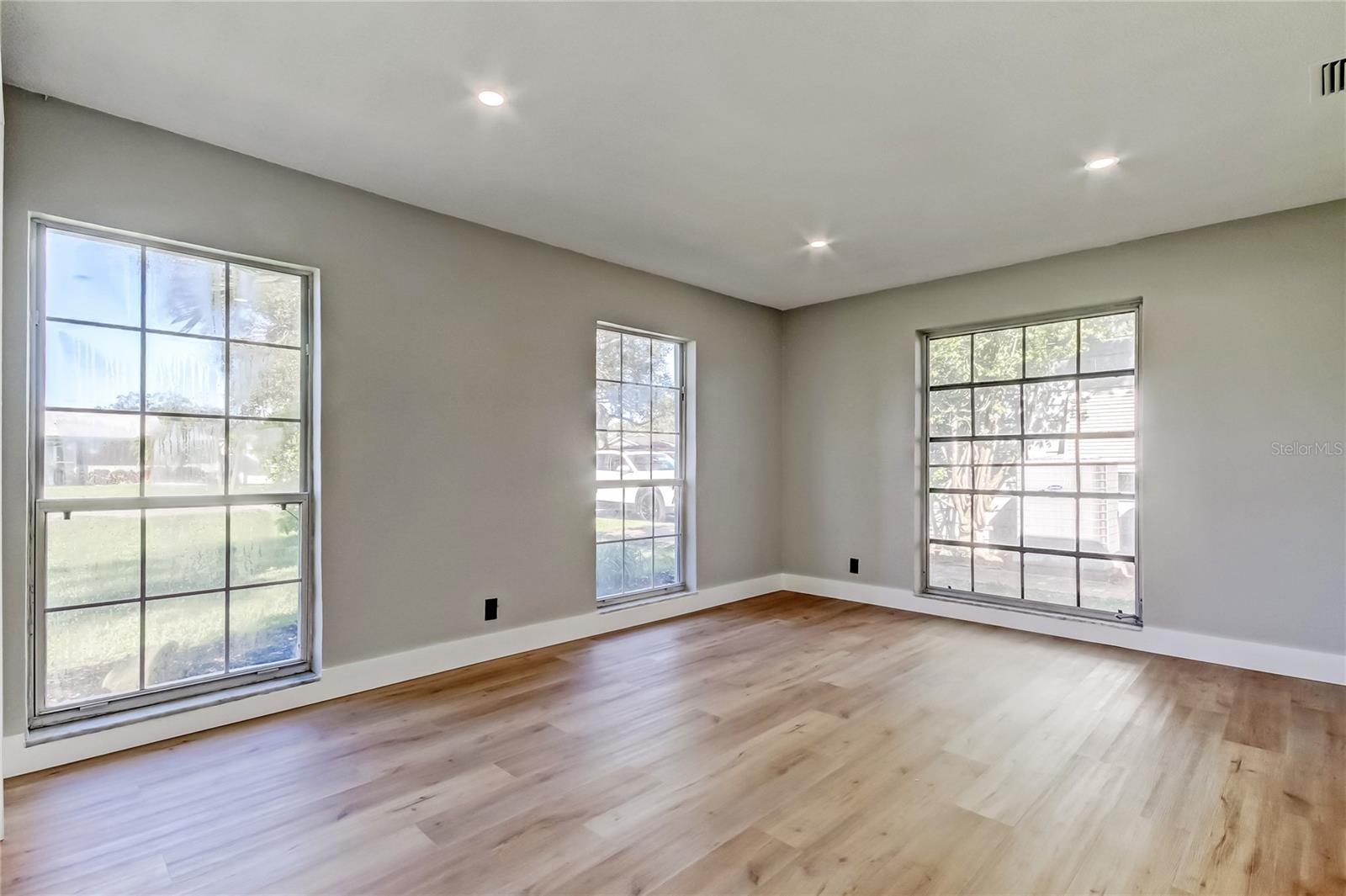 Image 24 of 70 For 1992 Arvis Circle E