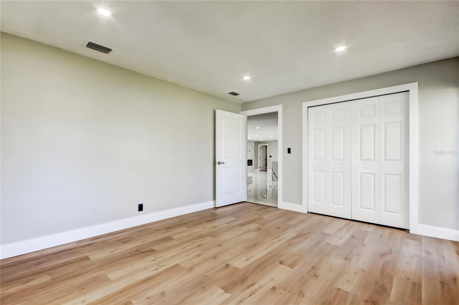 Image 26 of 70 For 1992 Arvis Circle E