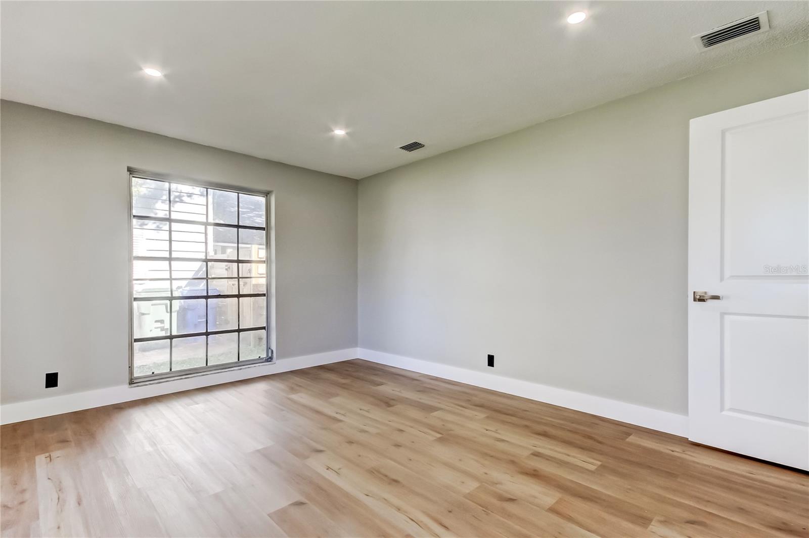 Image 27 of 70 For 1992 Arvis Circle E