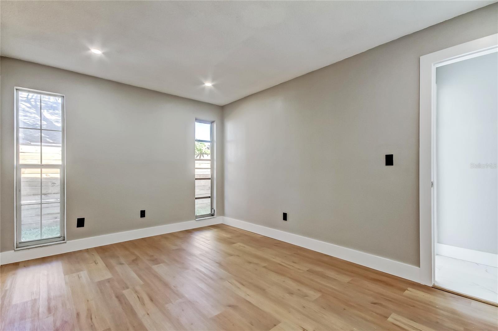 Image 32 of 70 For 1992 Arvis Circle E