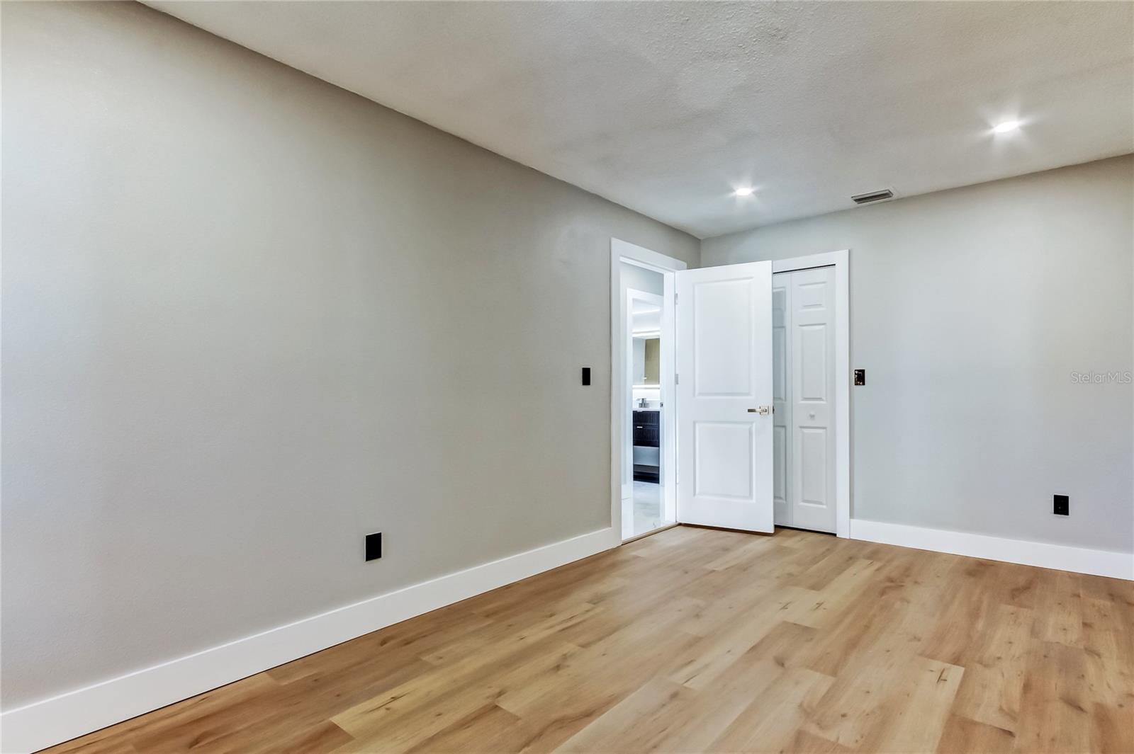 Image 33 of 70 For 1992 Arvis Circle E