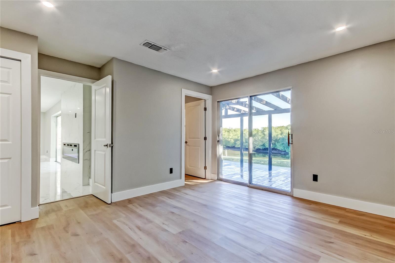 Image 40 of 70 For 1992 Arvis Circle E