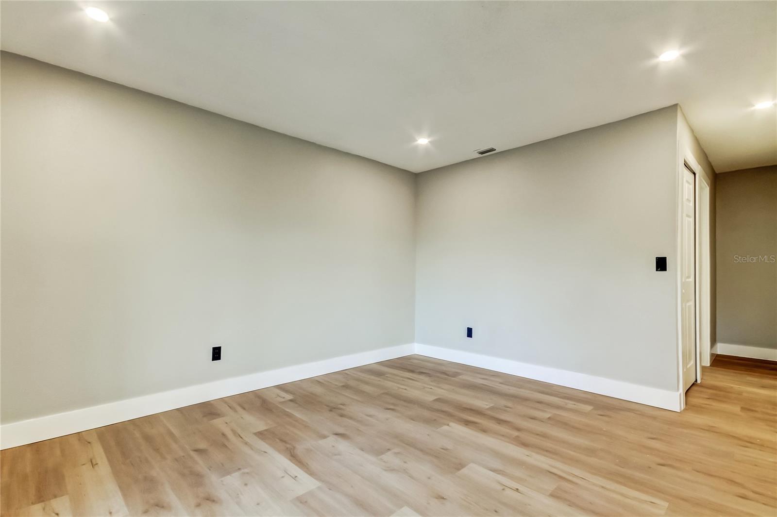 Image 42 of 70 For 1992 Arvis Circle E