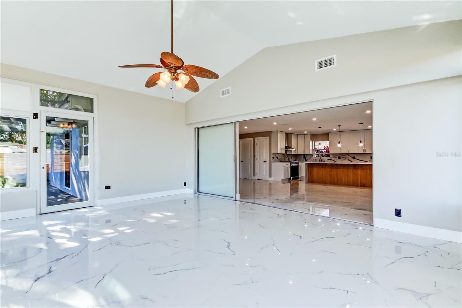 Image 51 of 70 For 1992 Arvis Circle E