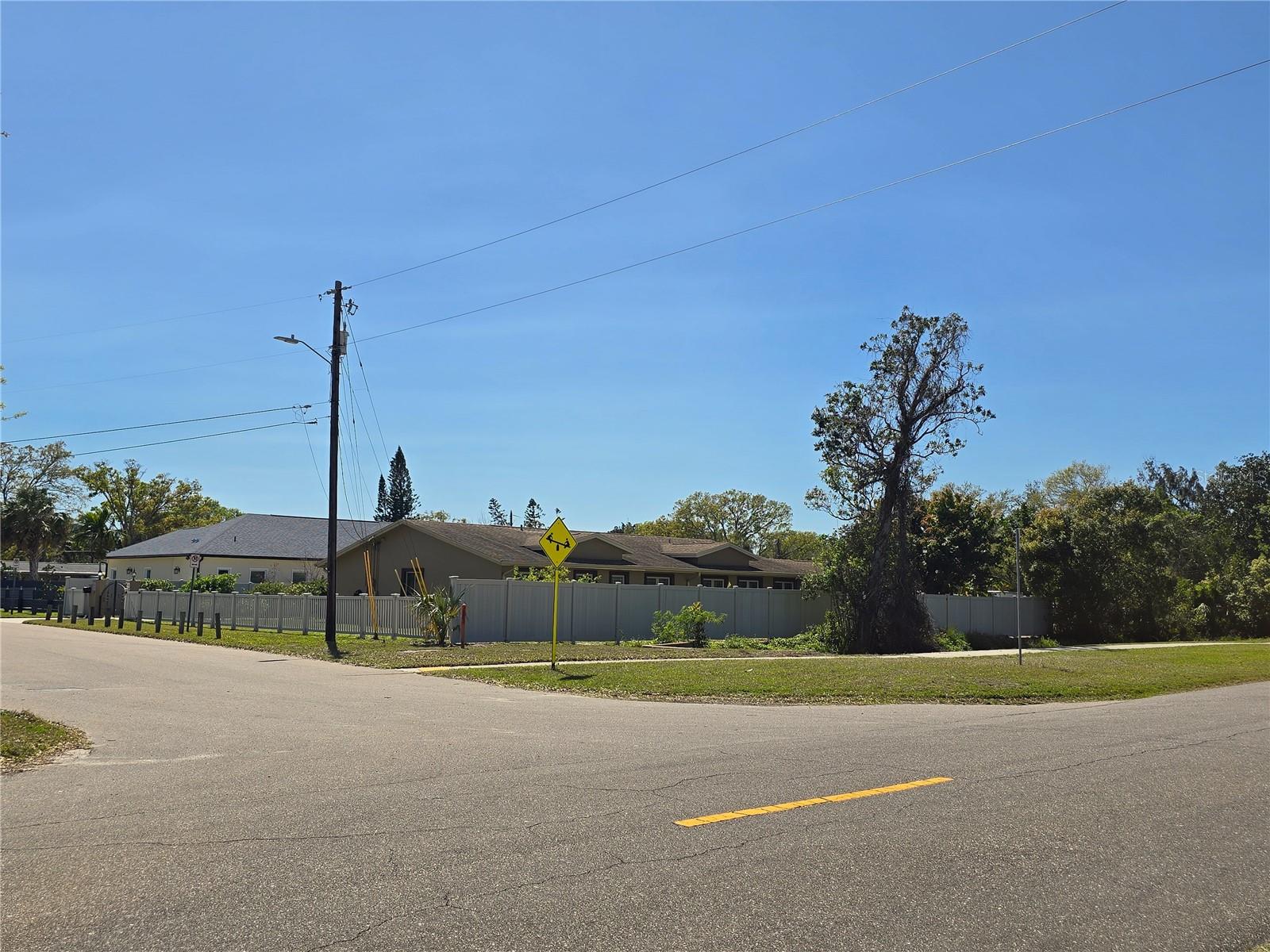 Image 52 of 67 For 514 Brandon Avenue