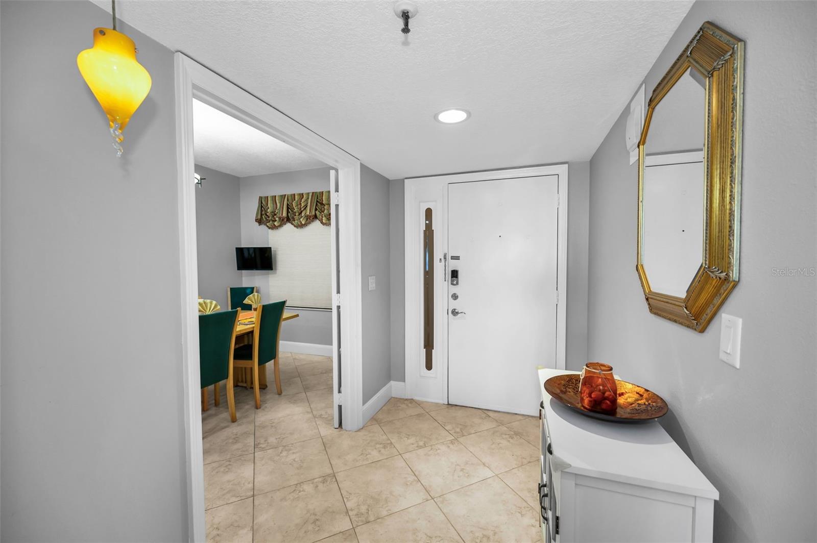 Listing photo id 8 for 1582 Gulf Boulevard 1106