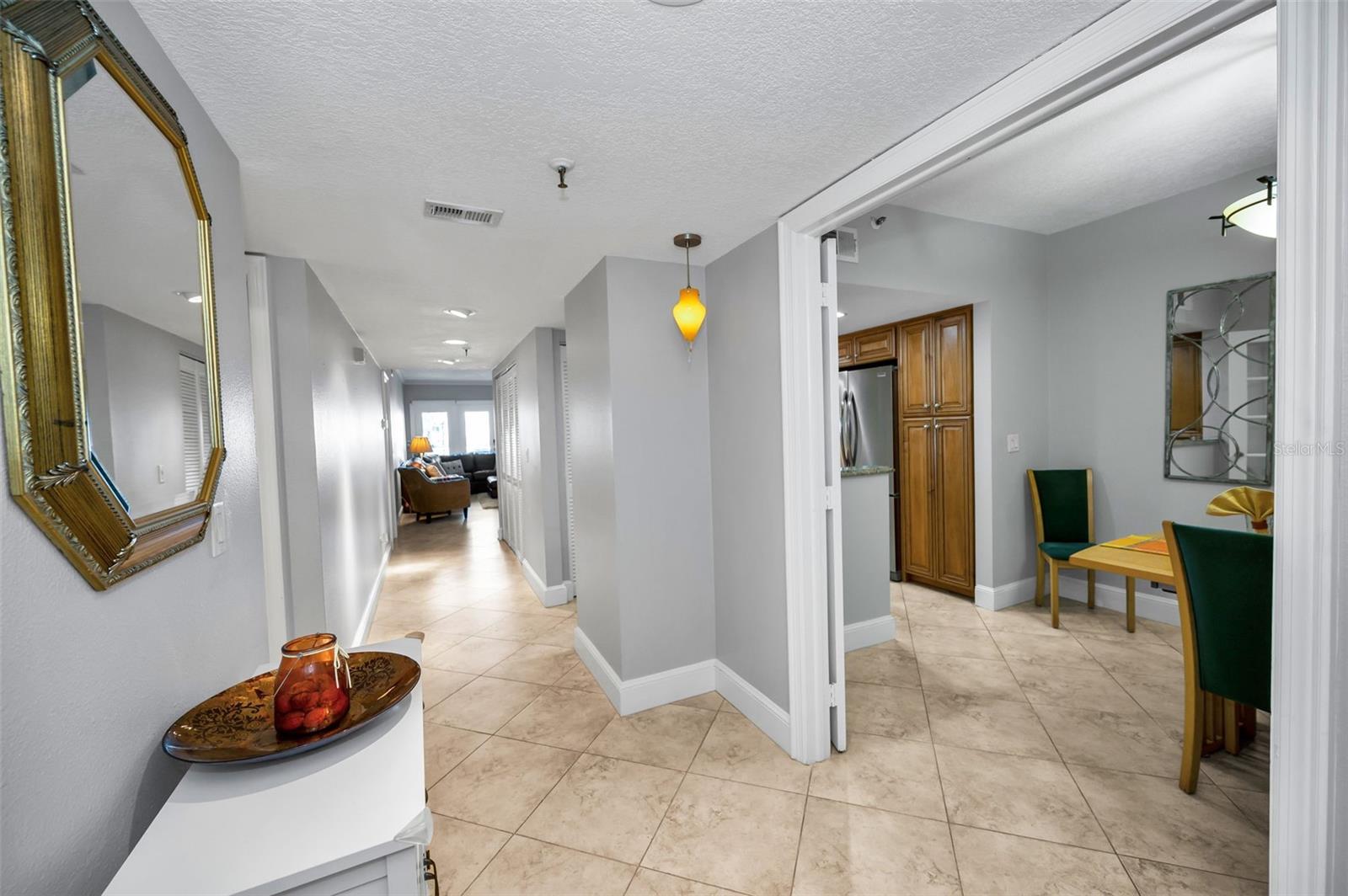 Listing photo id 9 for 1582 Gulf Boulevard 1106
