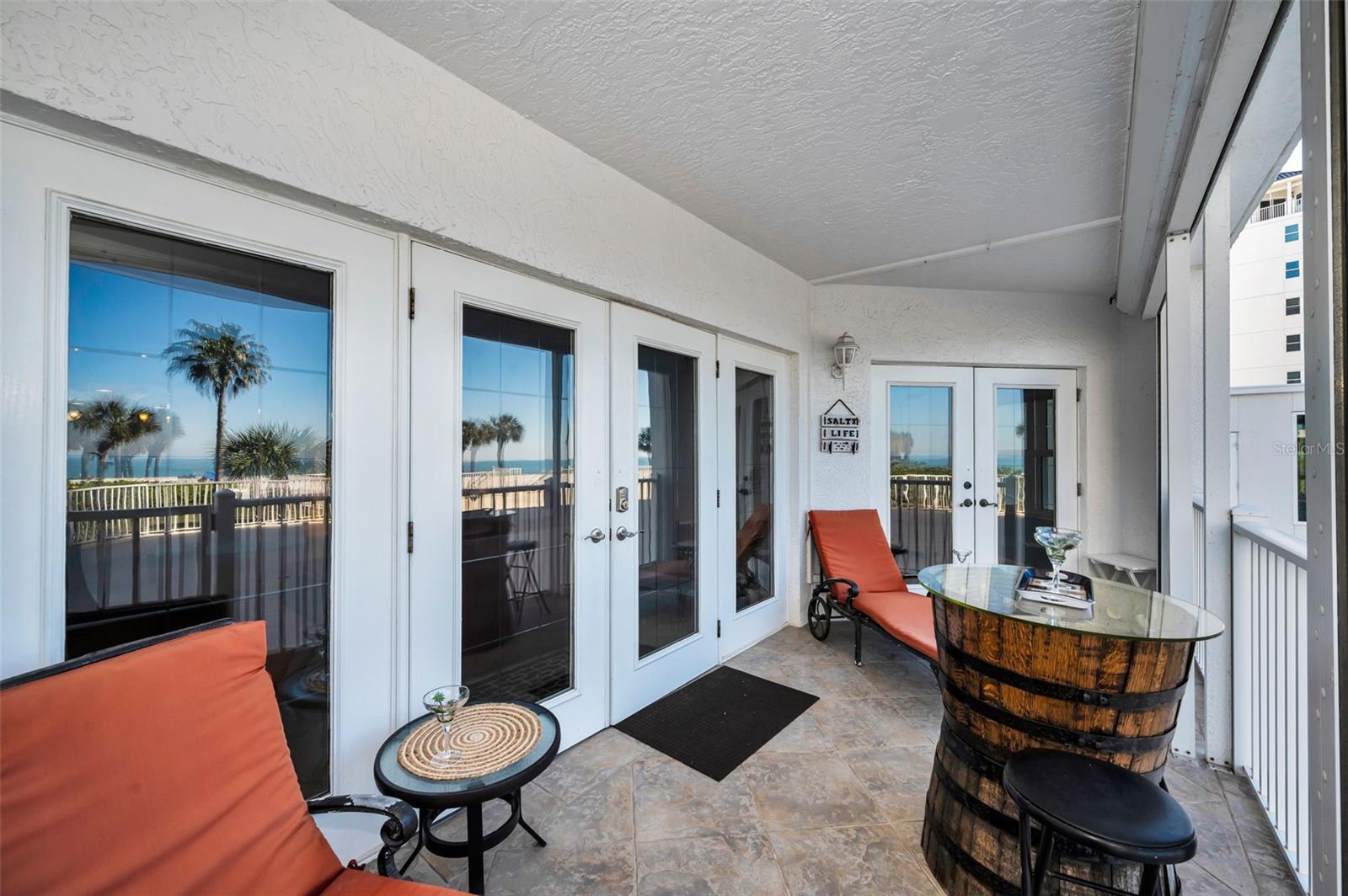 Listing photo id 12 for 1582 Gulf Boulevard 1106