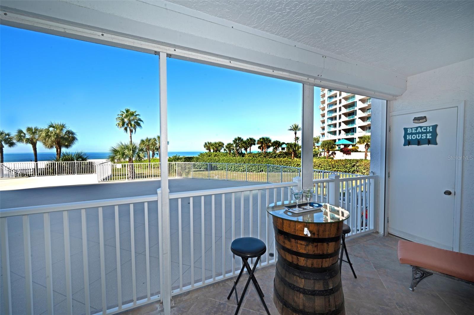 Listing photo id 15 for 1582 Gulf Boulevard 1106