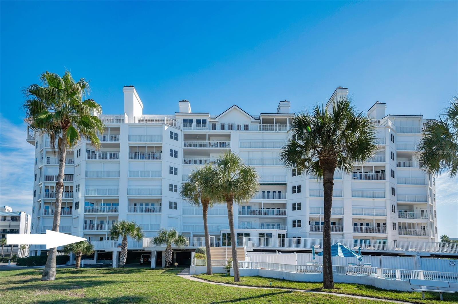 Listing photo id 17 for 1582 Gulf Boulevard 1106