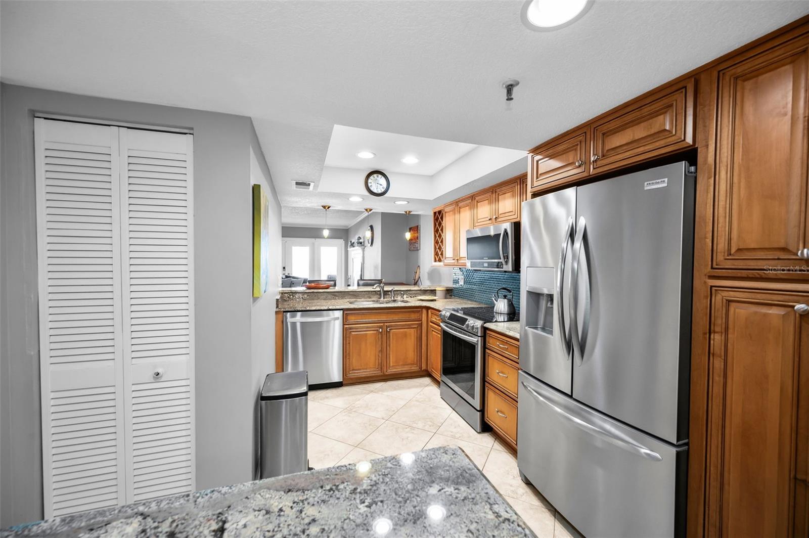 Listing photo id 29 for 1582 Gulf Boulevard 1106