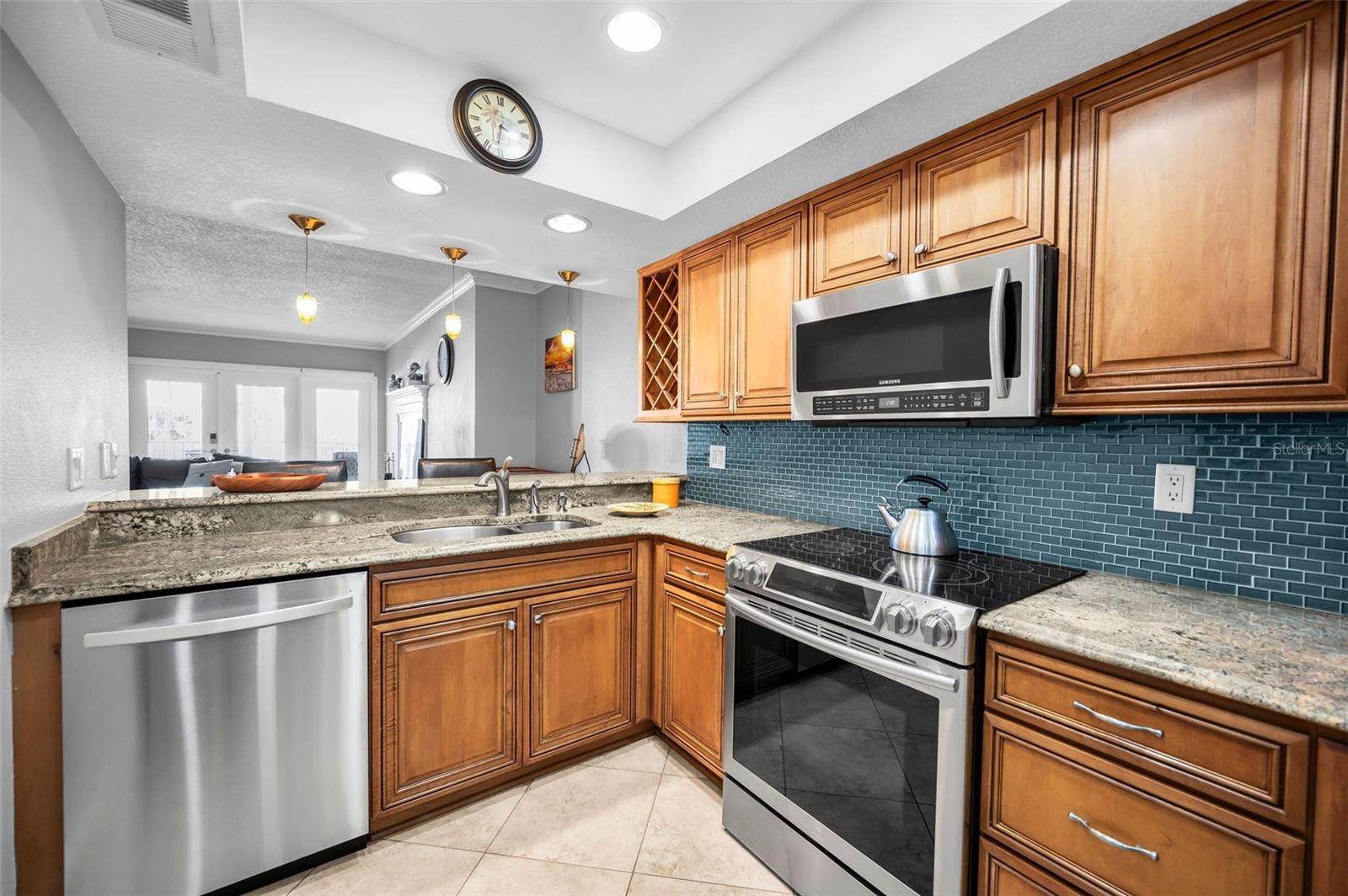 Listing photo id 30 for 1582 Gulf Boulevard 1106