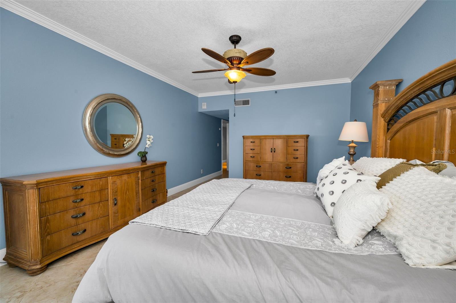 Listing photo id 38 for 1582 Gulf Boulevard 1106