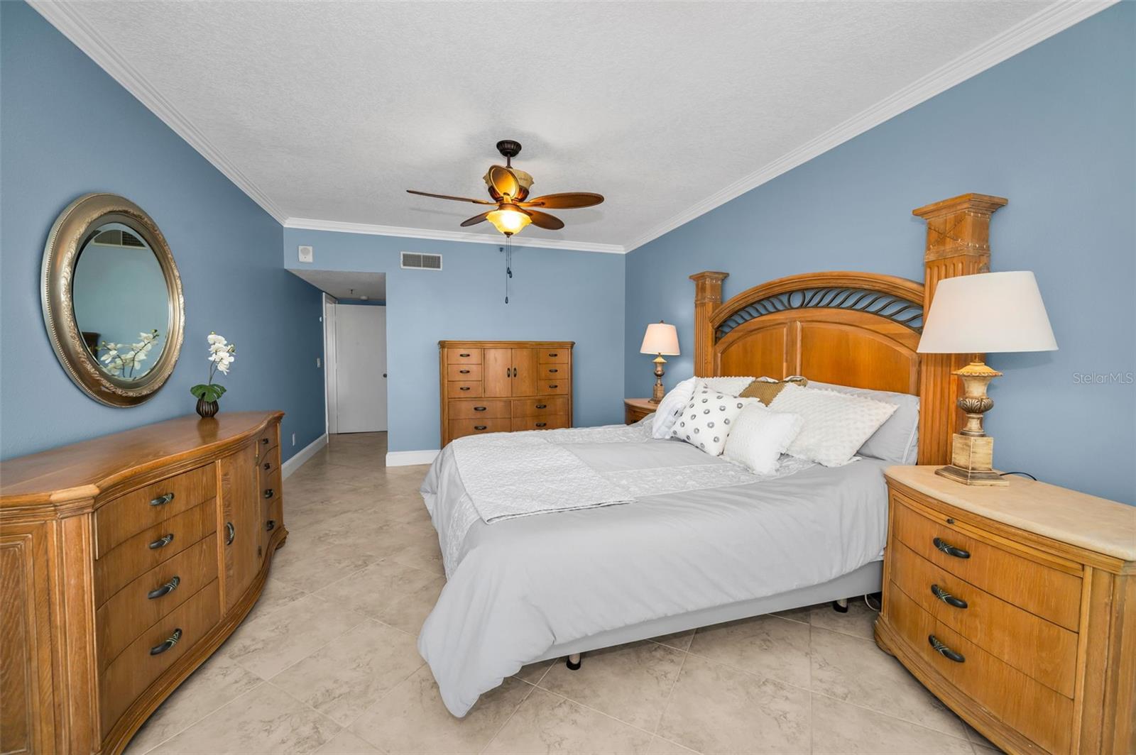 Listing photo id 39 for 1582 Gulf Boulevard 1106