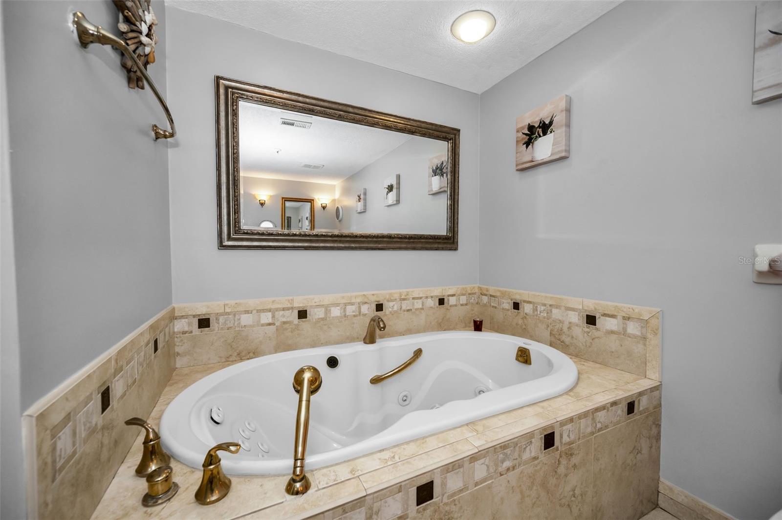 Listing photo id 41 for 1582 Gulf Boulevard 1106