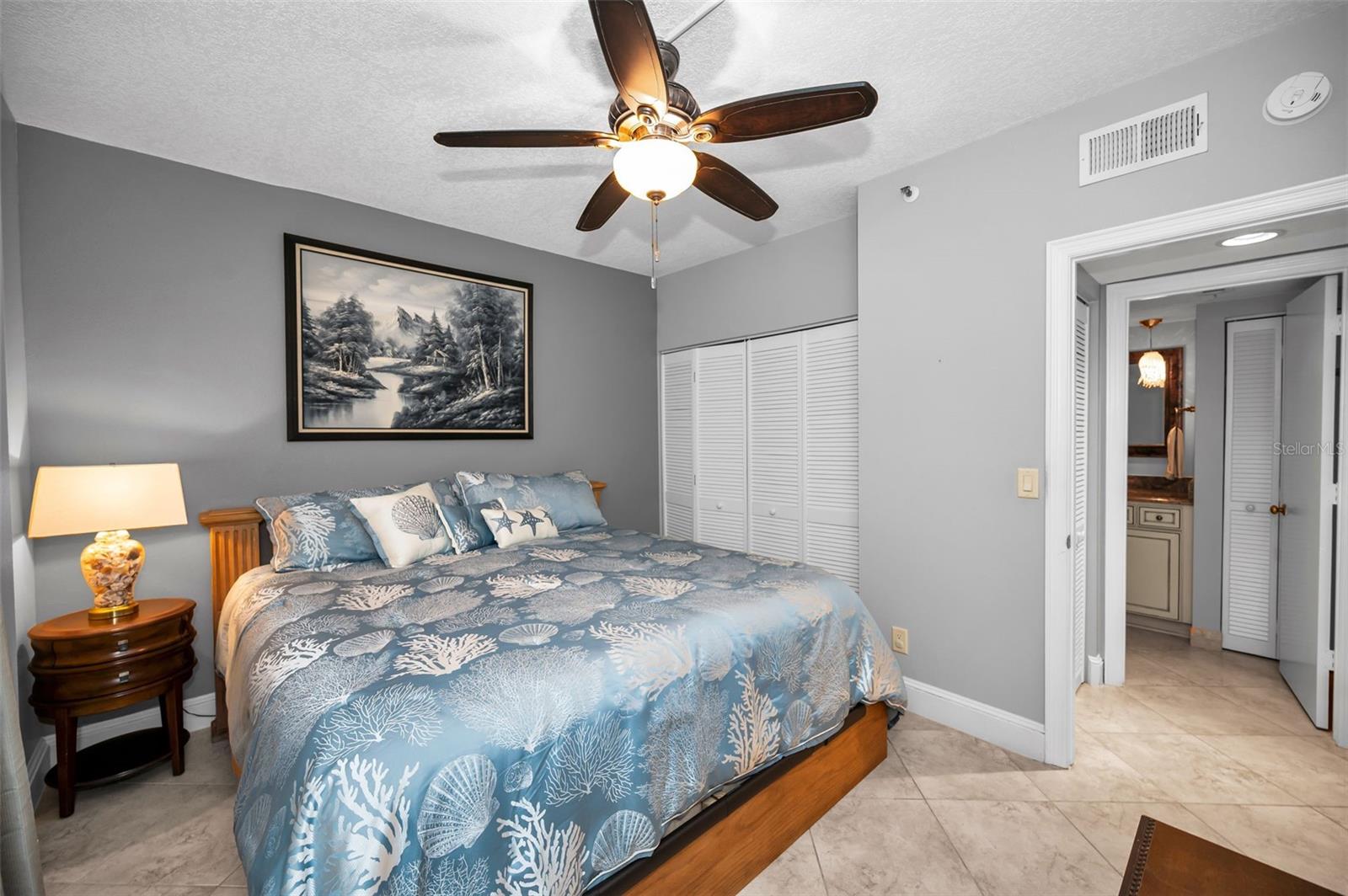 Listing photo id 46 for 1582 Gulf Boulevard 1106