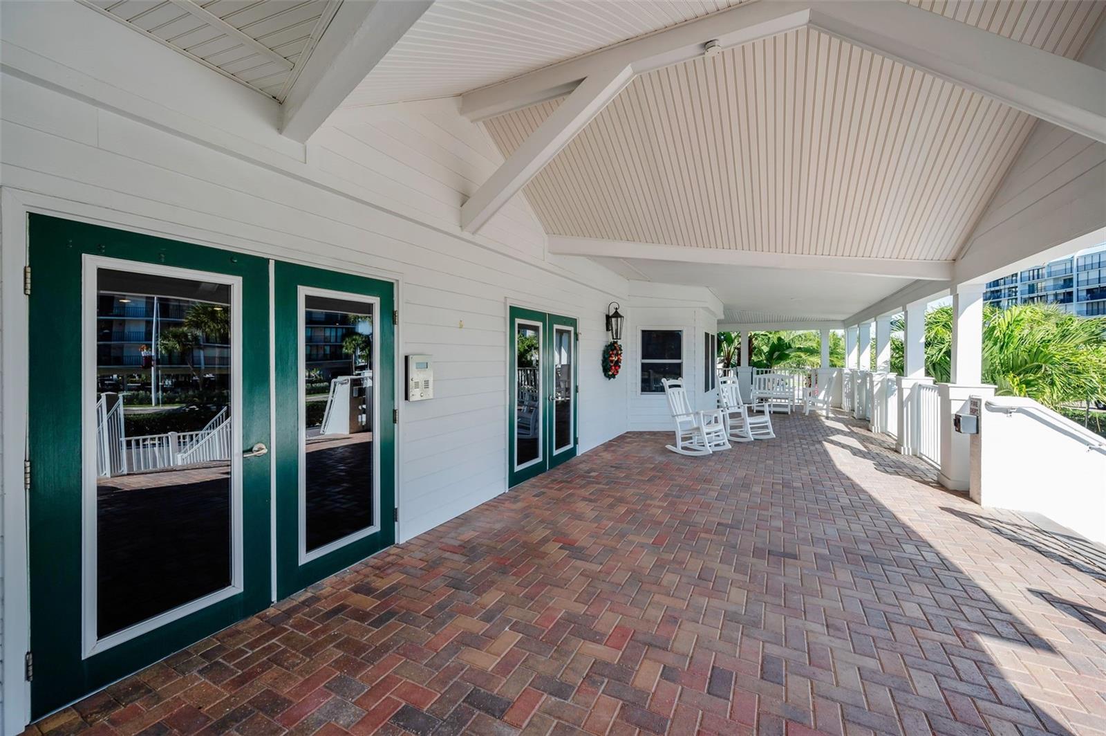 Listing photo id 3 for 1582 Gulf Boulevard 1106