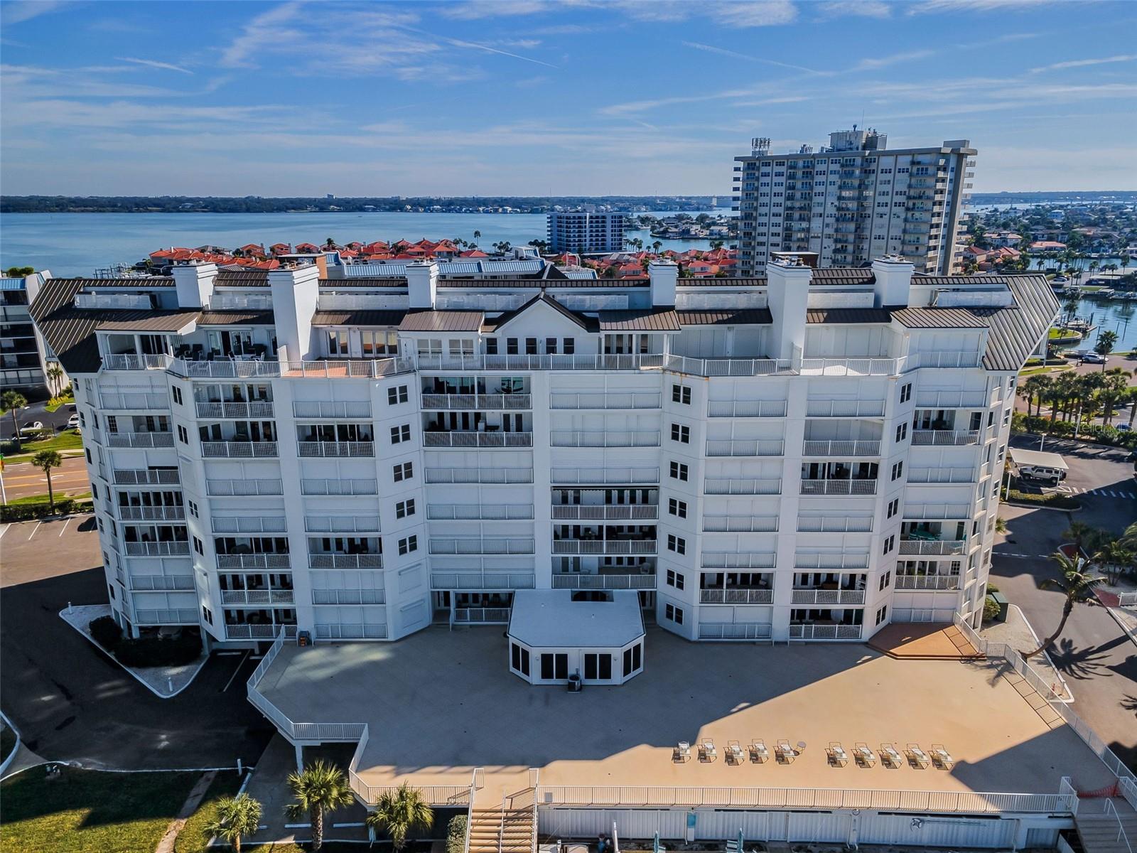 Listing photo id 48 for 1582 Gulf Boulevard 1106