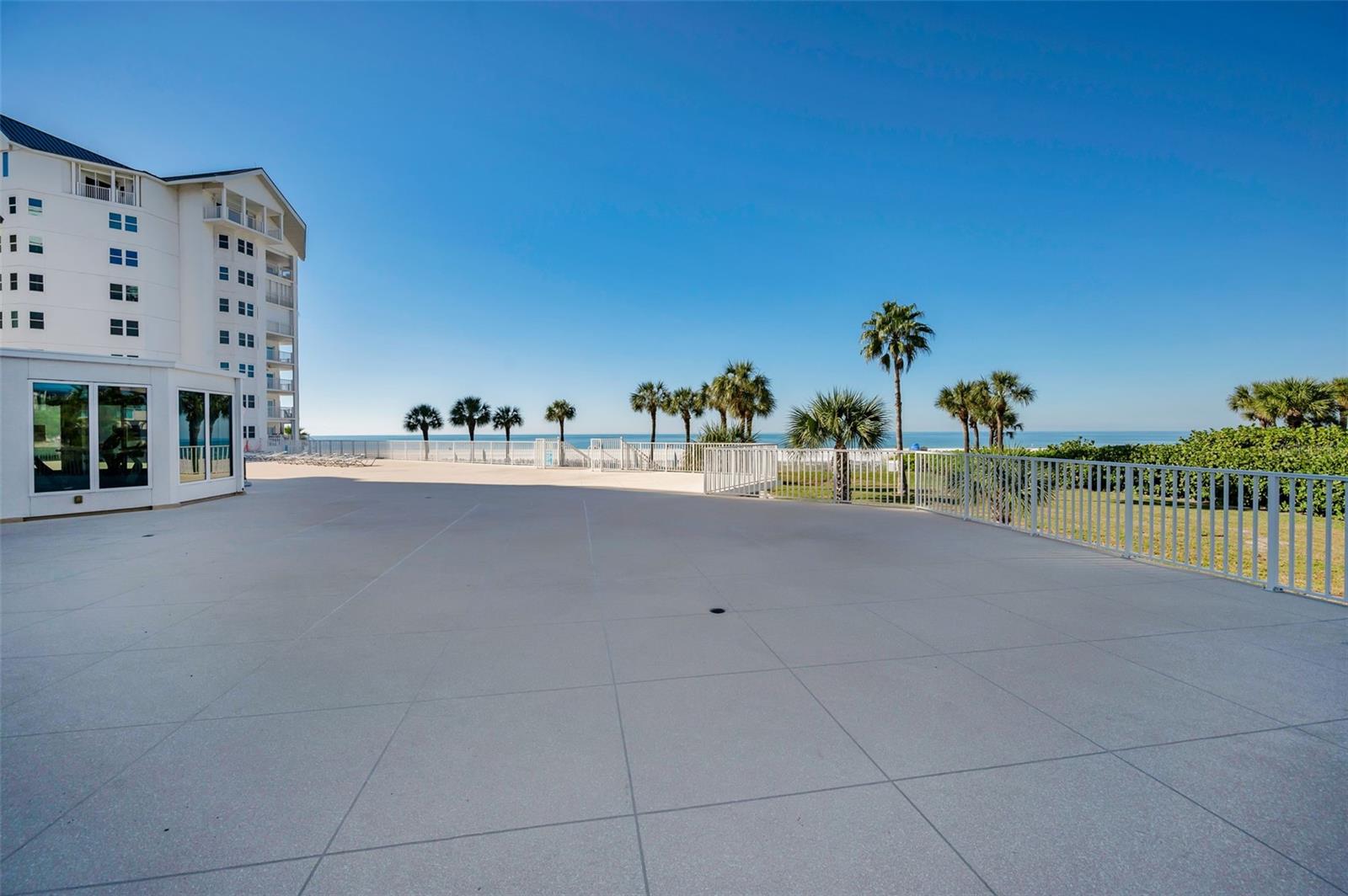 Listing photo id 51 for 1582 Gulf Boulevard 1106