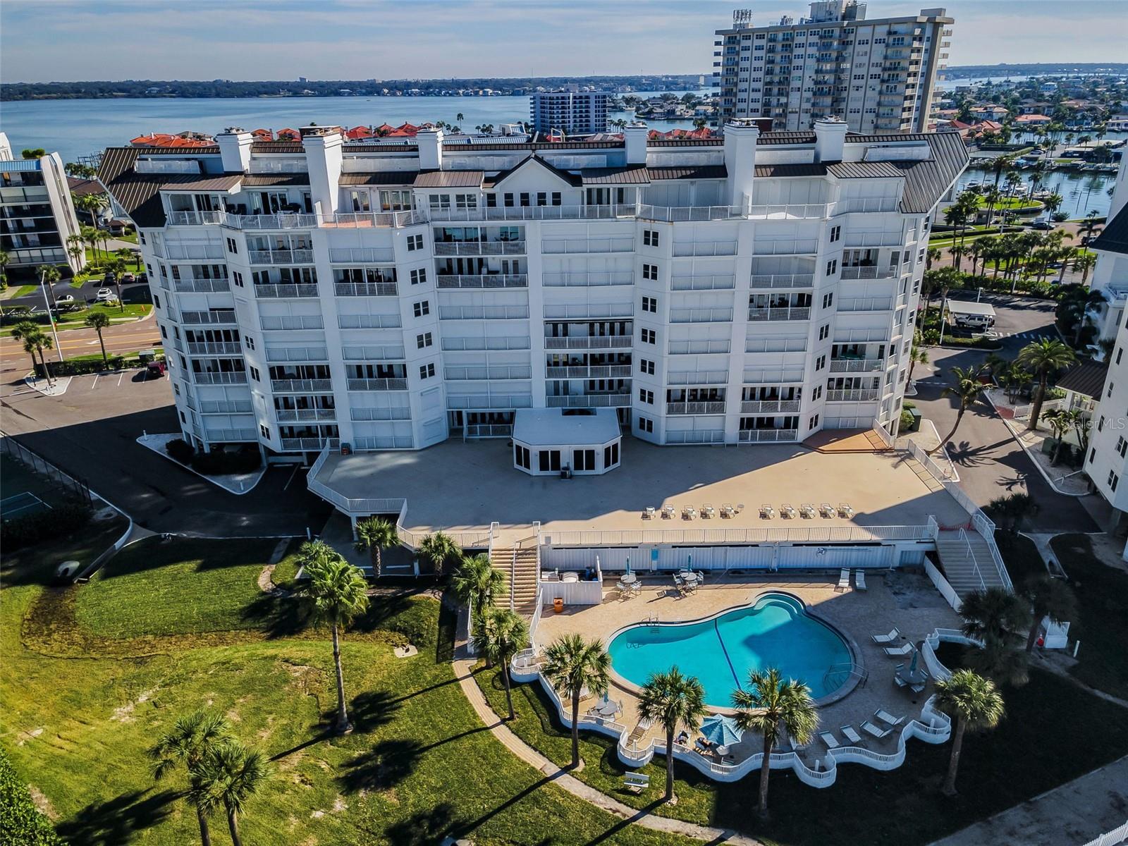 Listing photo id 55 for 1582 Gulf Boulevard 1106