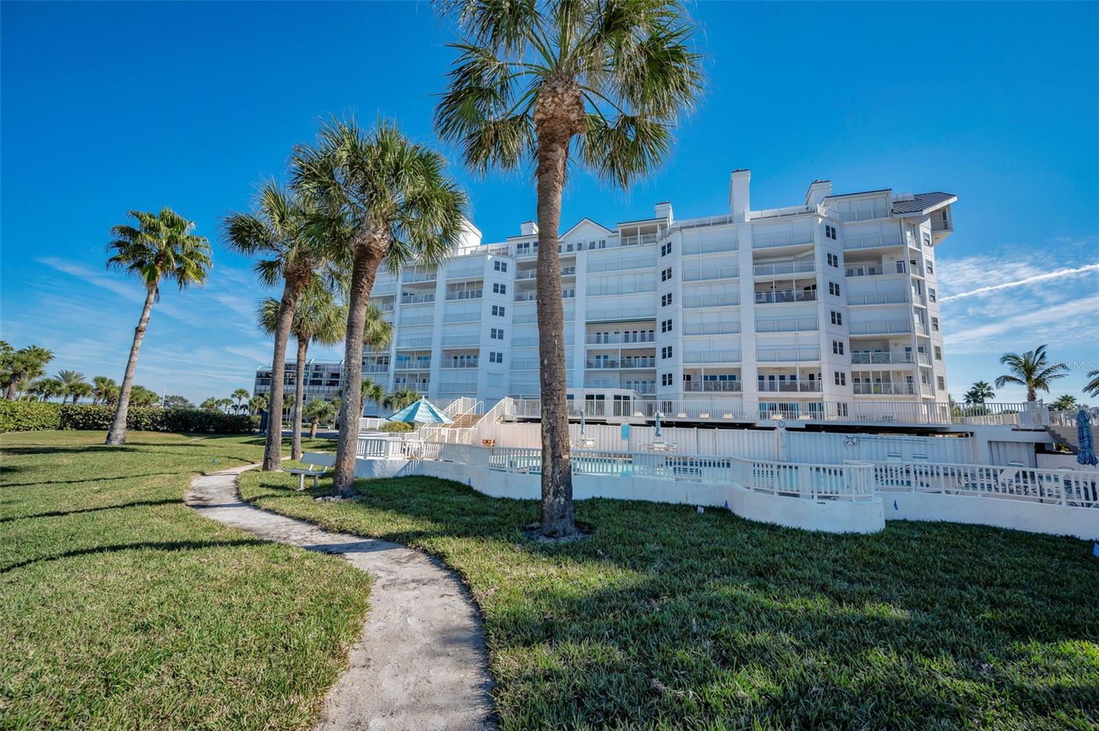 Listing photo id 58 for 1582 Gulf Boulevard 1106