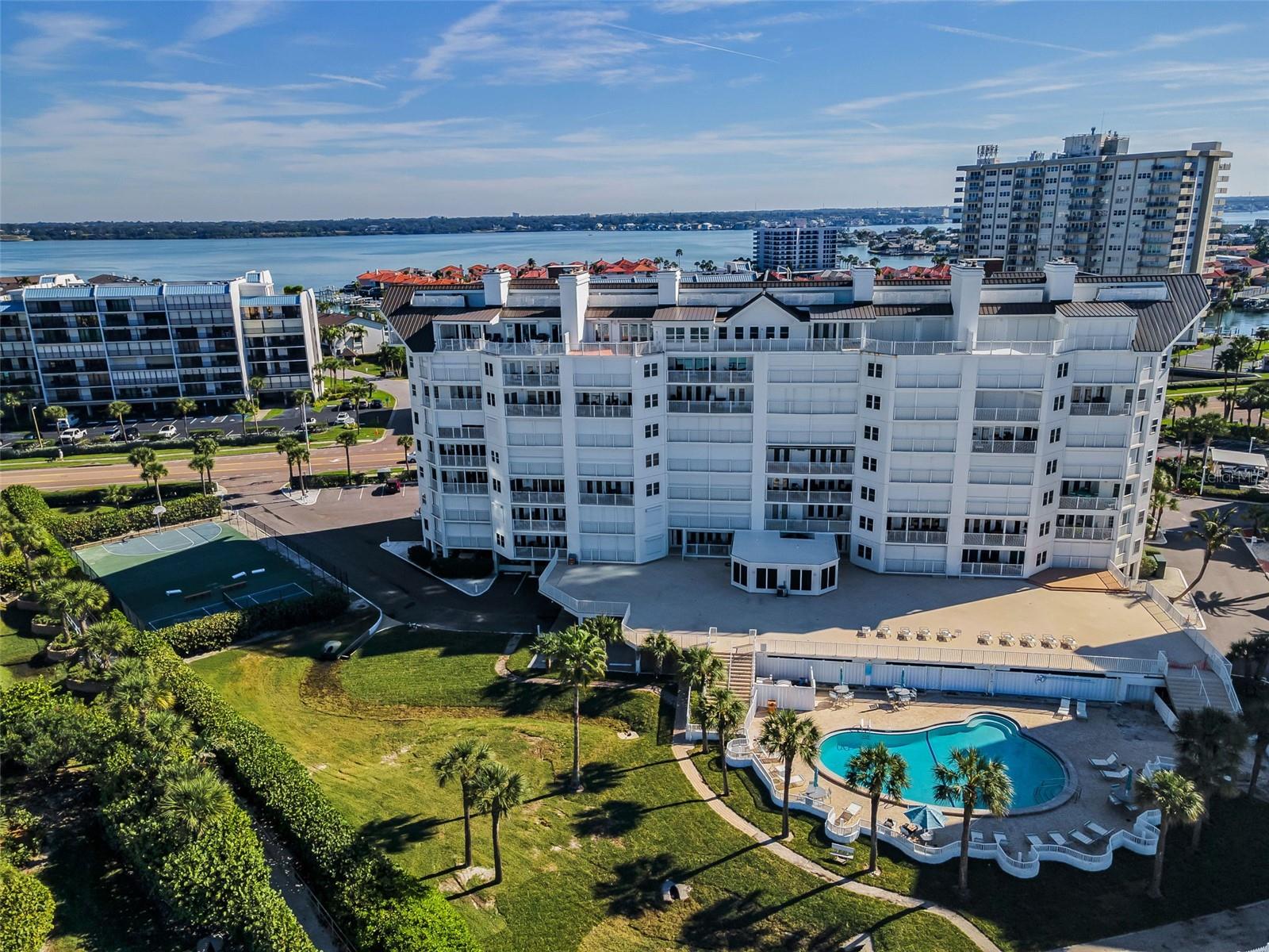 Listing photo id 60 for 1582 Gulf Boulevard 1106