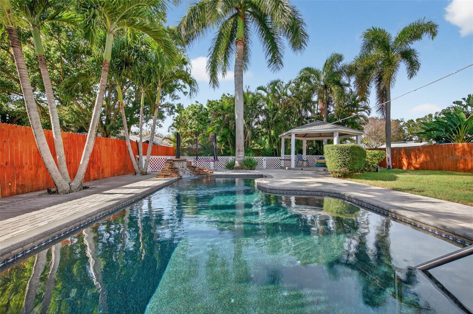 Image 7 of 31 For 7050 75th Street N